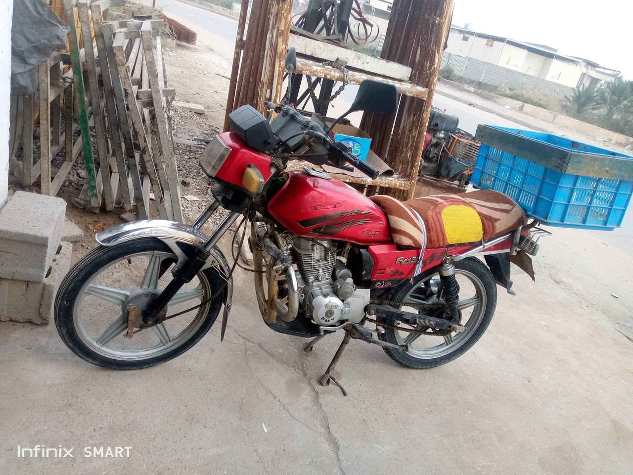 دراجة فاي رقم اسود وسنويه بسمي محرك مامفتوح بصرة ابو الخصيب طريق الساحل قرب مستشفى مال ابو الخصيب شراي يتصل ***********وتساب موجود  سعر 750وبيه مجال
