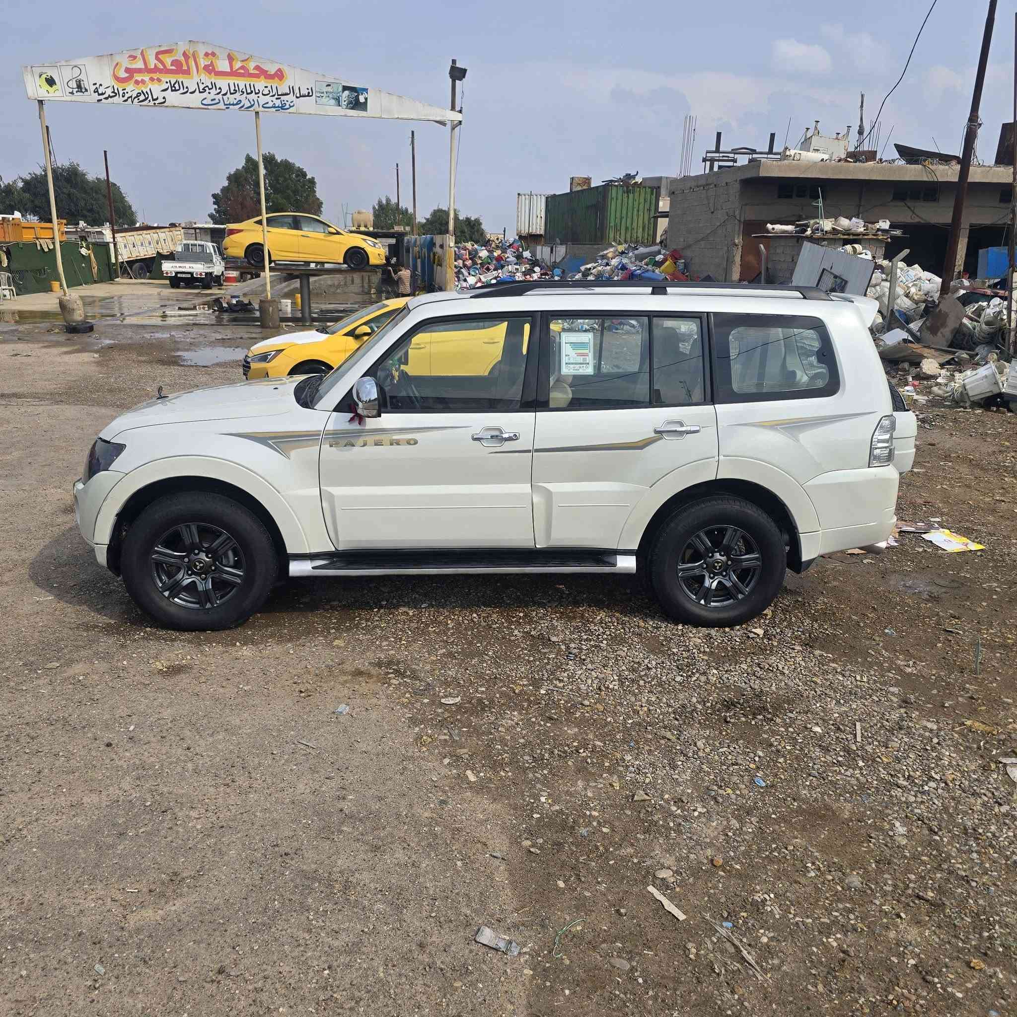 سلام عليكم سعر ب130بيع مستعجل  باجيرو حبتور اصلي فول مواصفات لخير 1/1مديل 2010رقم اربيل الدولي سنويه 30 مكينه 3800مكفوله تبريد صدر تخم تاير اكسن كله مكفول مكاني بغداد وشراي ينتصل ***********
