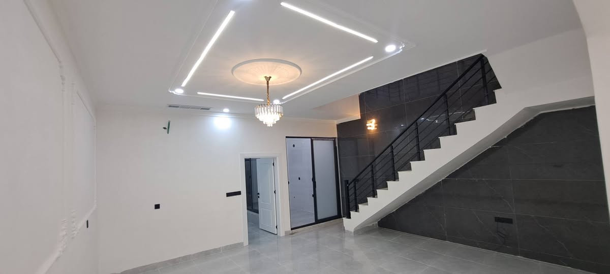 خانوفرۆشتن /منزل اللبیع فی اربیل حی قەرەبوسایدین لاوان مساحە125متر/بیت زیرۆطابو طابقین فول فول مواصفات غرف نوم4/صحیات مطبخ آستقبال هول مفتوع گراج سعر8دفاترو35ورقە بی مجال *********** واتساپ *********** أربيل, العراق
