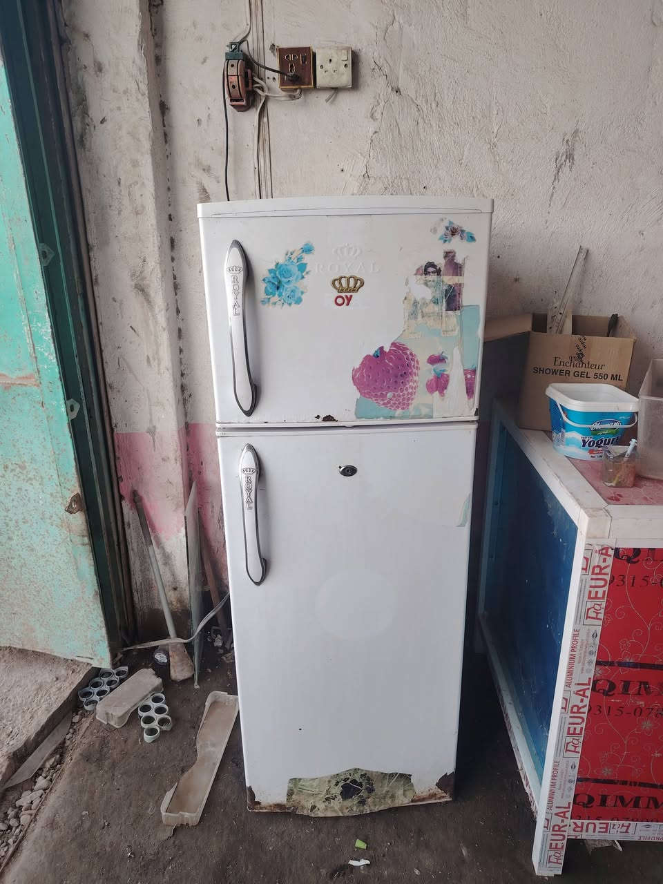 سلام عليكم غراض للبيع كلمن وسعر تعال وبيك خير وتدلل المكان حله ورديه خارج قرب مستشفى الكفيل *********** وأيضا نشتري كافة الغراض بسعار مناسبه
