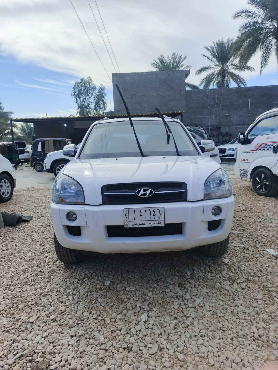 سلام عليكم توسان خليجي للبيع موديل ٢٠٠٩ مكينه جديده وكير وحداديه بيه بس البنيد مبدل  وشبر بالجاملغ السعر ١٠٥ وبيه مجال 
***********
