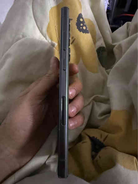 S23 ألترا فطر بسيط في الشاشة مبين بالصور نسخة يابانية تك شريحة عربي بالكامل السعر ٤٩٠ ألف ونظيف كلش الجهاز بدون ملحقات المكان الحرية أو ساحة عدن رقم الهاتف *********** ذاكرته 256/12 بغداد
