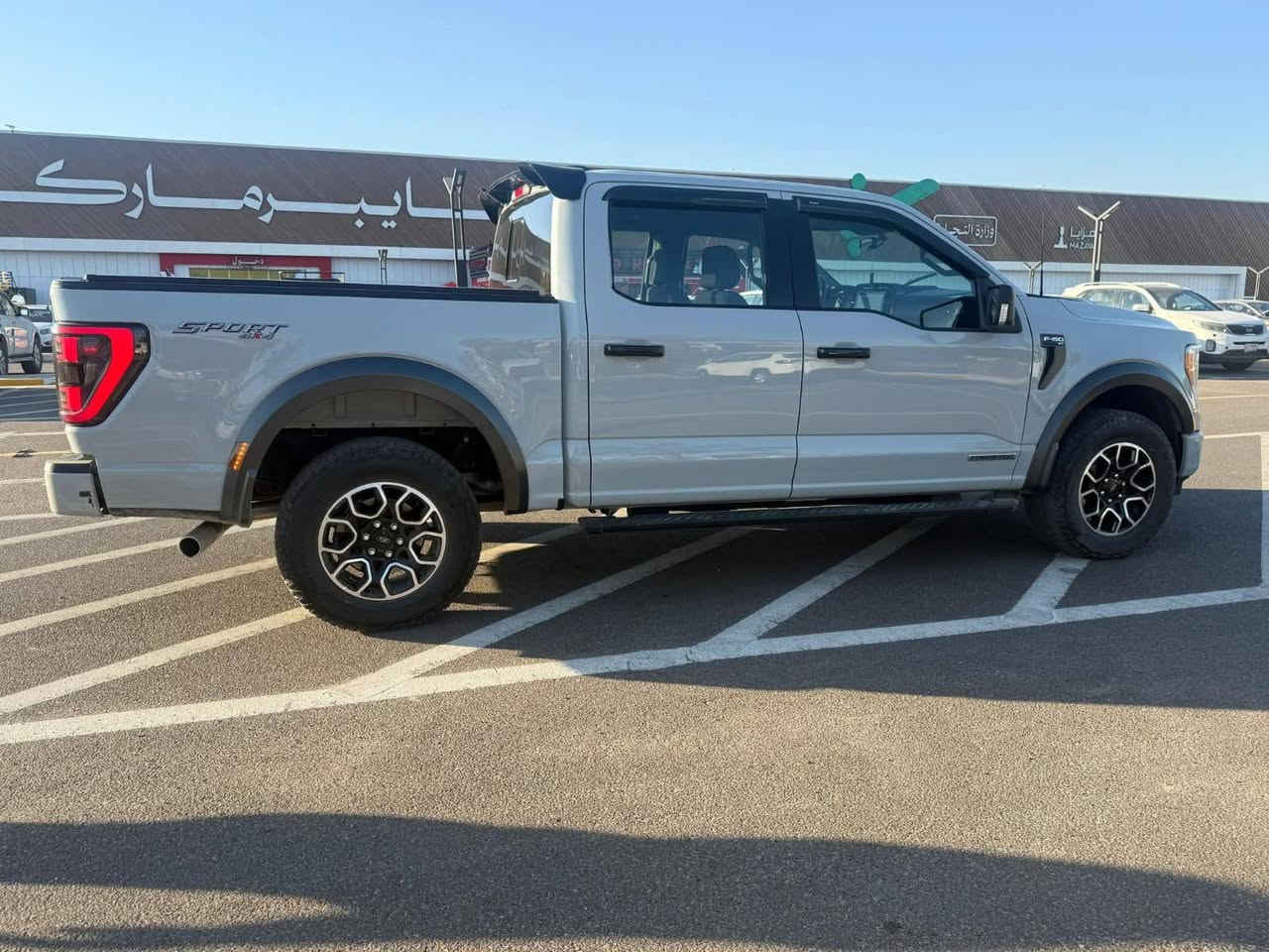 للبيع فورد F150  2023 هايبرد  اللون سمنتي 
ماشية 15 الف ميل فقط   
حساسات  خلفي 
رادار 360درجه
كامرا خلفية
باب بدي فتح عل البصمة كهربائي و درج
شاشات عدد 2 ديجيتل حجم كبير مال فول مواصفات 
قيادة ذاتيه و تحديد مسار واتو ستوب توقف ذاتي
كير 10 نمر 
كشنات كهربائي و تدفئه 
مري  كهربائي و اشاره  
بصمات دخول ابواب و رمز سري
انارة محيطية 360 درجة 
منافذ كهرباء 220 فولت و كذلك 110 فولت بكل مكان بالسيارة  3 منفذ بالبدي طلب خاص 
وضعيات القيادة اكثر من 7 انظمة ( جبلي و صحراوي و اقتصادي و طبيعي و سبورت و سلس و صخري و ممطر الخ...)
محرك 3500 تون تيربو كير 10 نمر ، 4 ويل درايف 
 السيارة  حادثها صبغ بنيد و كلير ببداية الجاملغ يمين و يسار  السيارة كاملة و مرقمة بغداد 24/24 
السعر 290 و بيها مجال 
لمزيد من المعلومات و التفاصيل واتس اب او اتصال 
 
***********
