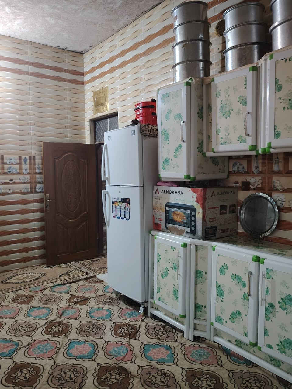 بيت طابقين طابو صرف المساحه 250 متر
الواجه 12متر ونزال 21متر
البيت يحتوي على
استقبال 
غرفه عدد4
صاله عدد 2
مطبخ حار وبارد
صحيات داخليه وخارجيه
وكراج سياره
بنا جديدوحديث مسلح كونكريت
والعنوان حي الزهراء شارع 20 خلف المعهد الفني
الاستفسار على  ***********
