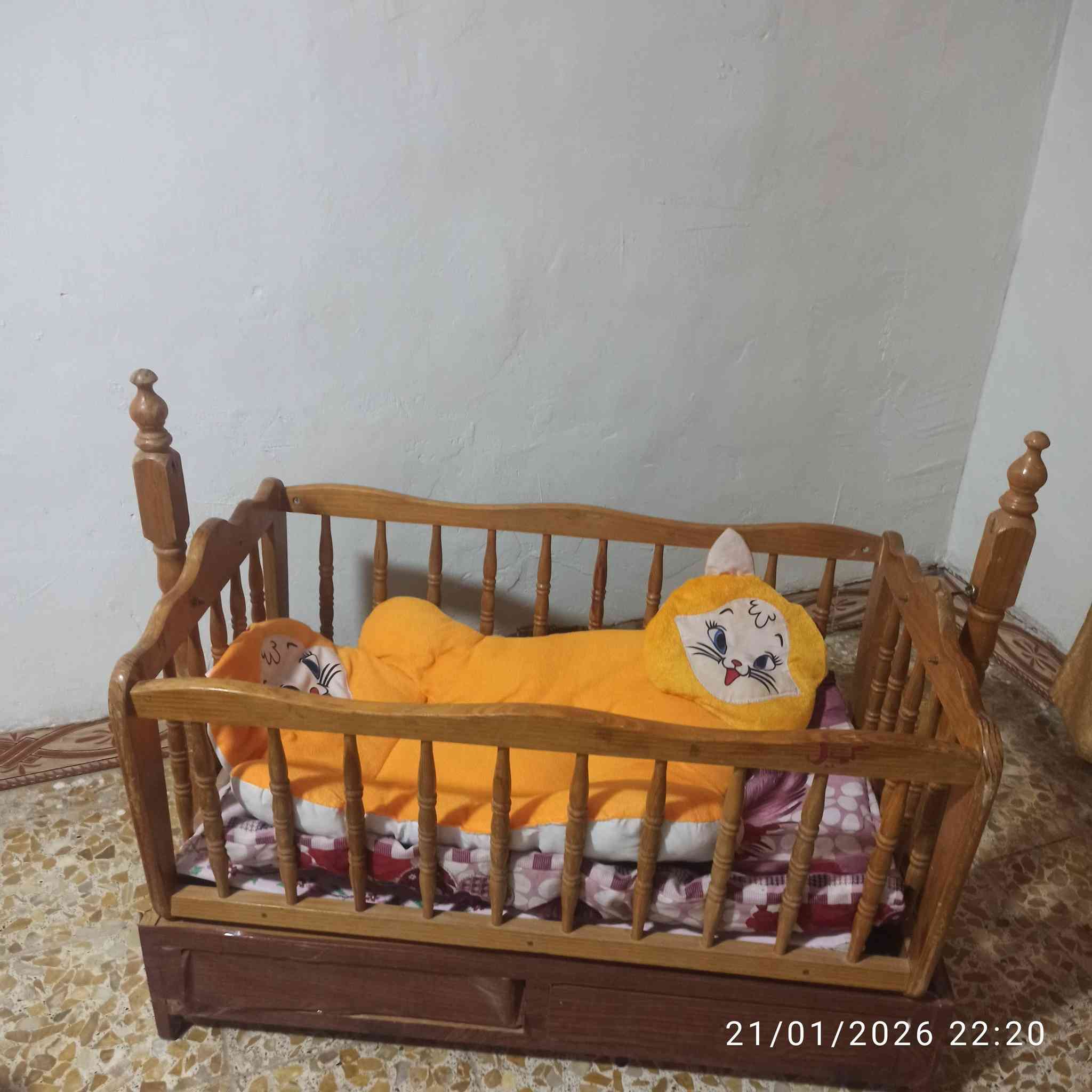 السلام عليكم تخت أطفال ثابت وهزاز للبيع
***********
