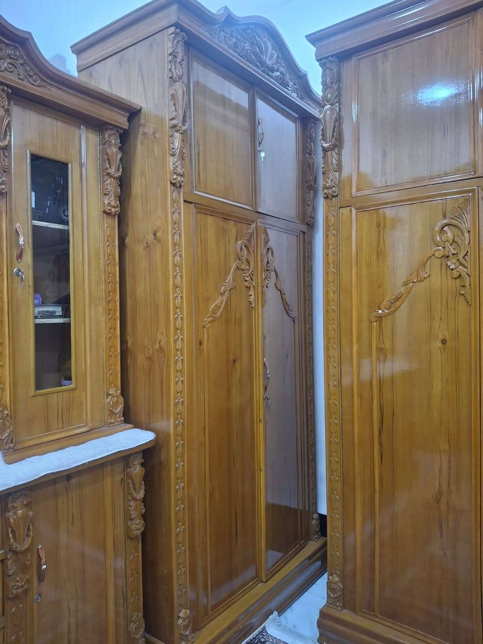 عندي غرفه اخشاب للبيع ام المسرح ما صار لي سته اشهر من ماخذها بعد جديده اللي حاب يتواصل على رقم التليفون 
***********
