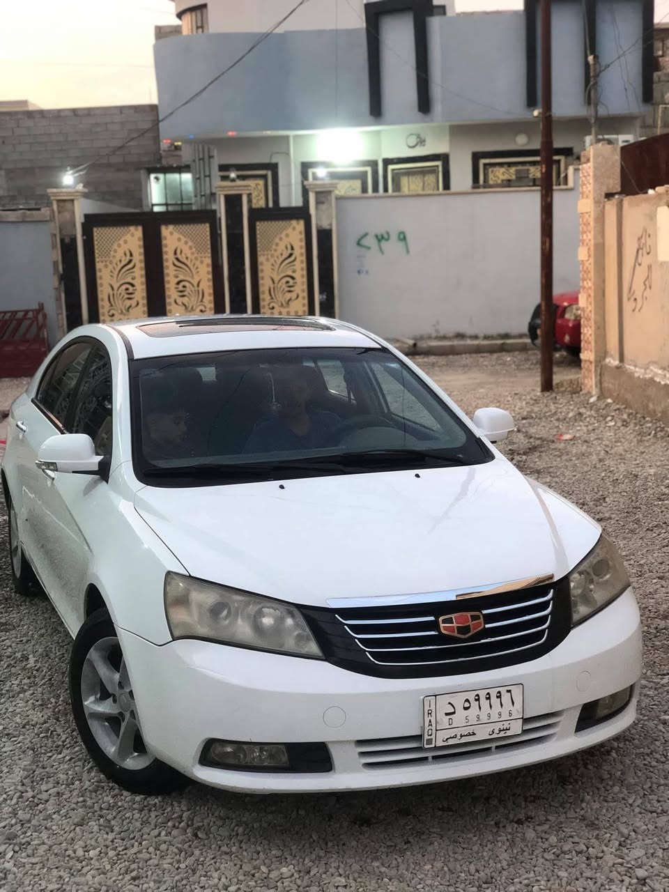 السلام عليكم 
سياره أم كراند 2013 للبيع+مراوس 
المواصفات: 
1.موديل 2013
2.فول 1/1. LIMITEAD. 
3. اوتوماتيك. 
4.جامات كهرب. 
5.فتحة سقف. 
6.سكريته كهربائي. 
7.لايت اوتوا. 
8.فتح كنترول. 
9.ويل كب حجم 16 أصلي. 
10.محرك 4سلندر حجم 18.
كير+محرك شرط ما مفتوح. 
السياره نضيفه ما يعوزها مصرف السياره كلين ما عدا طخه اصغيره اب باب الخلف اليمين يتعدل بارد. 
رقم نينوى ألماني مشروع وطني. السعر 78وبيها مجال شي بسيط للتواصل على الخاص. السياره احلى بهواي من الصور


**إذا كنت صاحب هذا الإعلان وتريد حذفه لأي سبب، رجاءا أرسل رسالة إلى الدعم الفني**