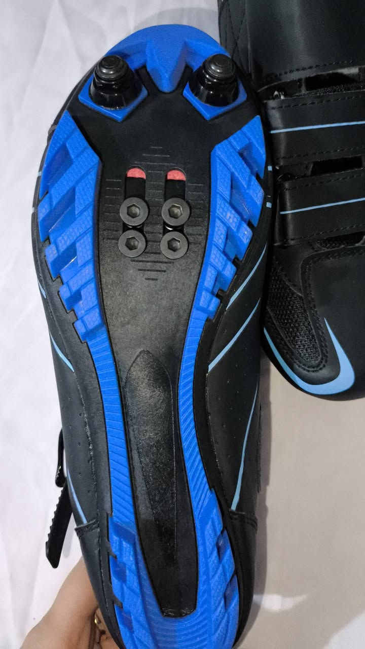 السلام عليكم طلعلي هذا الحذاء تكرمون ومااعرف سعره كتبولي تم بلي يعجبكم 🤍


**إذا كنت صاحب هذا الإعلان وتريد حذفه لأي سبب، رجاءا أرسل رسالة إلى الدعم الفني**