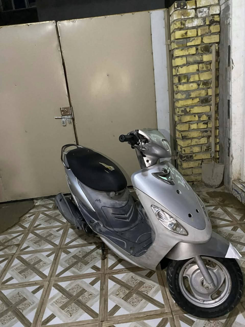 سلام عليكم 

ماكس منغولي ✅

مكينه مامفتوحه✅

كفرات بلادي ✅

ختم واحد من لطول لطول شرط ويه المكينه ✅

دراجه رمبه ع ايدي مطلعه الوصل مالته موجود ✅

مكاني حله شارع ٨٠✅

السعر 575 بيه مجال حك الجيه ✅


**إذا كنت صاحب هذا الإعلان وتريد حذفه لأي سبب، رجاءا أرسل رسالة إلى الدعم الفني**