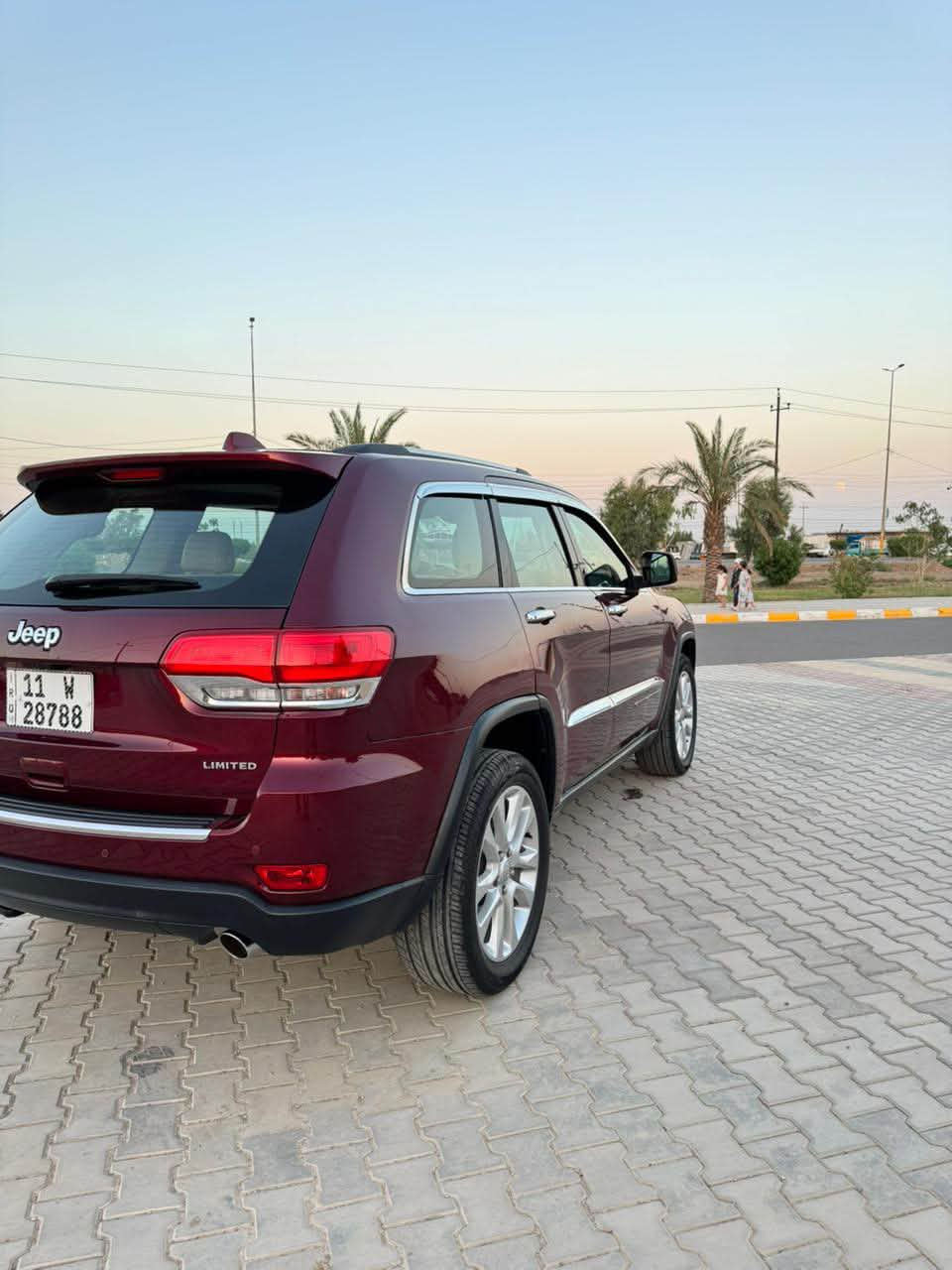 السلام عليكم jeep موديل 2017 خليجي وكاله القلم لمتد بلاس 3 شاشات ماشيه 62 الف كم بسمي تحويل مباشر بعدهة ع وضع الشركة كفاله عامه عدا صبغ واضح بالصور 
الموصفات لمتد بلاس 
3 شاشات كشن خزن 
جلد بانوراما 12 سماعه 
كشنات كهربائيه خزن سيارة كارتون كله ع الشركة ممفتوح بيهة اي شي  سعرهة 238 مكاني واسط قضاء الحي 
***********
***********
