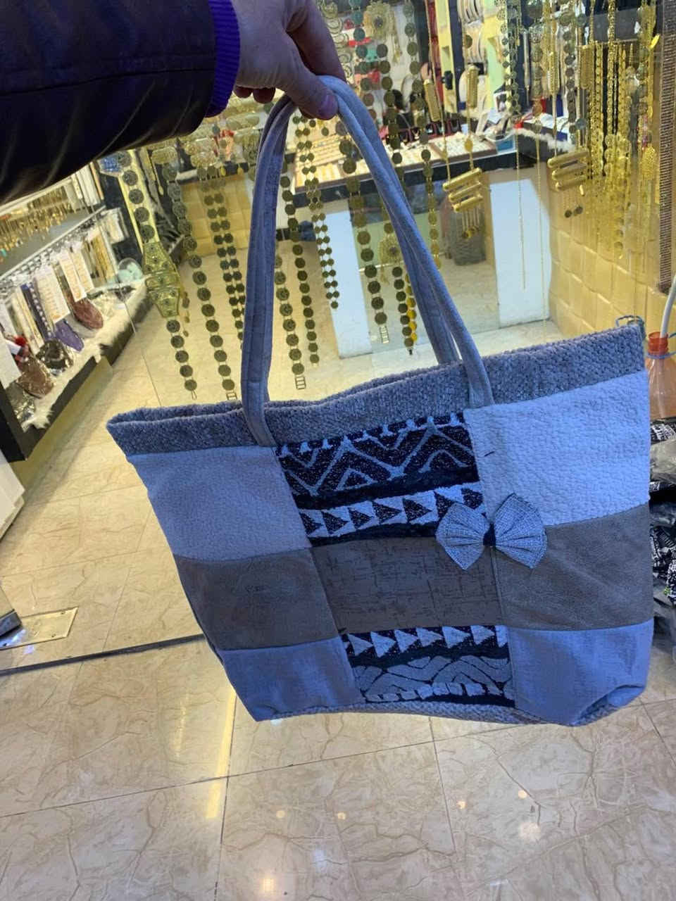 #القياس الكبير القماش الشامو الاصلي جنطة الواحدة سعره2000واذا 3جنط ب5000دينار كميات كبيرة 
وهلا بيكم


**إذا كنت صاحب هذا الإعلان وتريد حذفه لأي سبب، رجاءا أرسل رسالة إلى الدعم الفني**