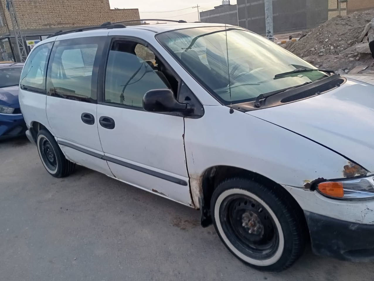 السلام عليكم
دوج كرفان للبيع موديل 2000
رقم بغداد مشروع وطني تحويل مباشر
محرك وگير كامري 2200 
 سيارة جاهزة مكينة گير حدادية تخم تاير كهربائيات كلها شغالة 
باتري جديد
سيارة ترايهة كلش حلو عائلية مال جناي
سعرها 38 ورقة وبيها مجال
مكانهة ناصرية التضحية
تواصل 
***********
