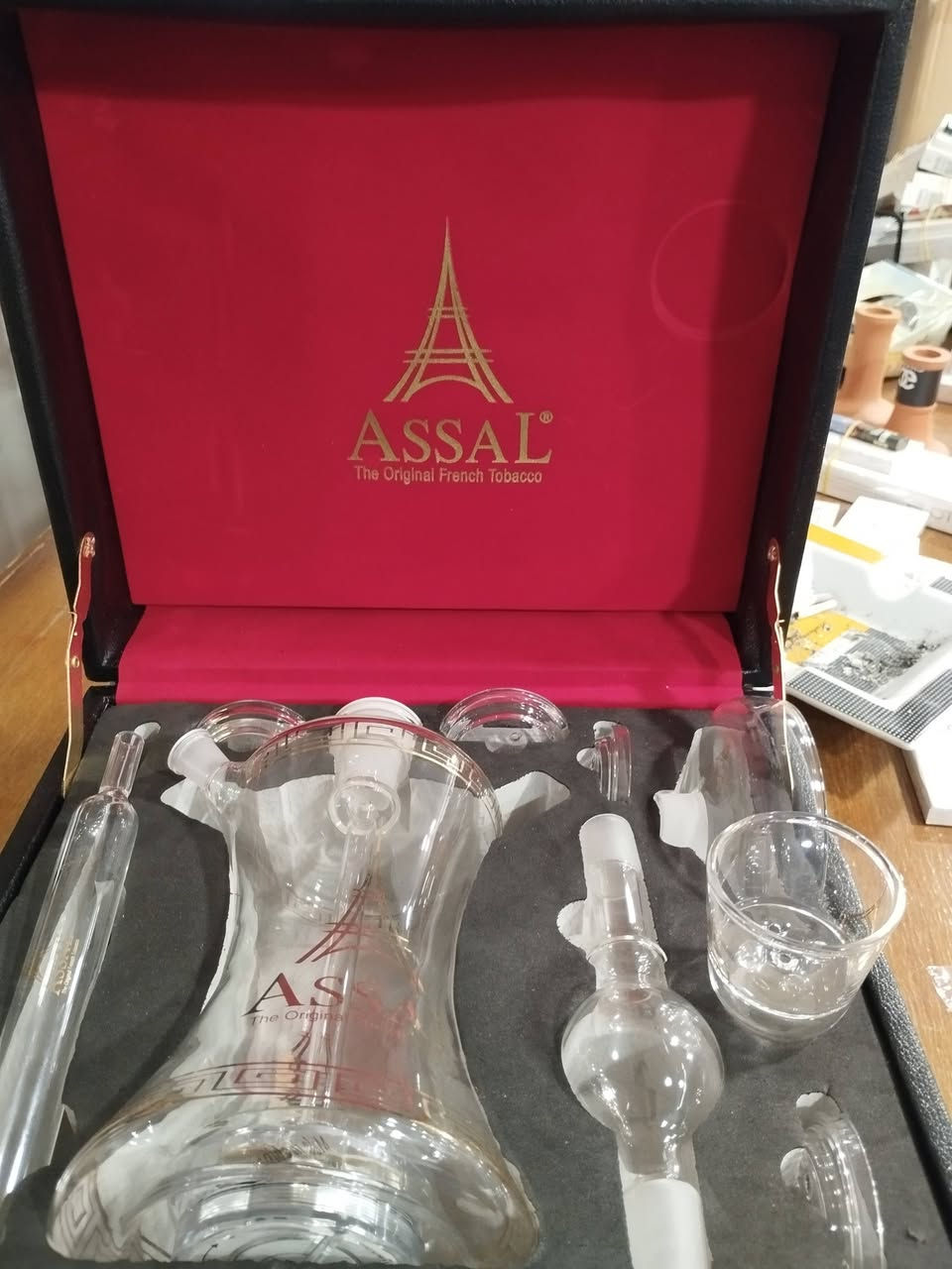 سلام عليكم طلعتلي حقيبة دبلوماسية بكولتي عالي بيها نركيله زجاجية باقي التفاصيل بل مقطع طلعتلي اكثر من قطعة سعرها 50الف   .***********
