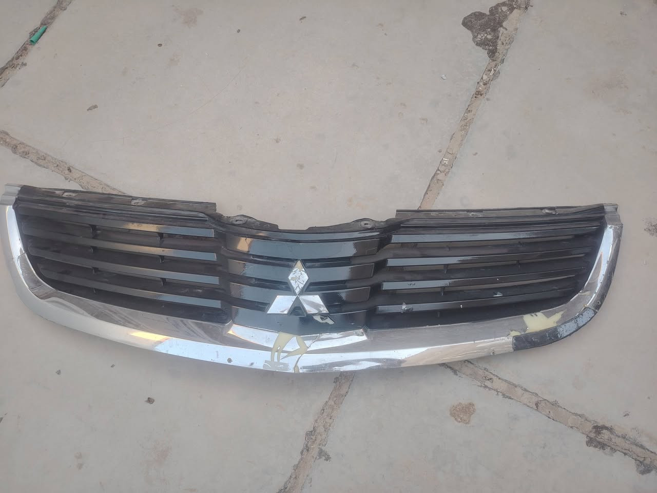 غراض متسيبوشي كلنت ٢٠٠٨ للبيع
كلهن شغالات كلمن وسعره للاستفسار ***********
