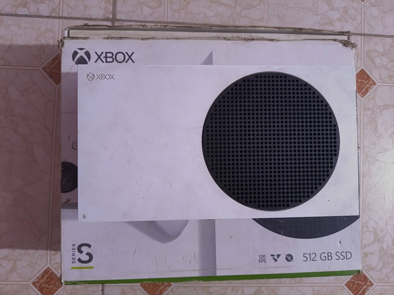سلام عليكم  Xbox series S للبيع شرط الفحص و الضمان استخدام قليل جوستك اصليه هارد 1 تيرة كارتون الجهاز كامل محتويات السعر 400 قفل رقم ***********
