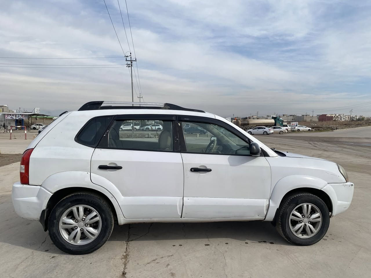 تكسون خليجي موديل ٢٠١٠
محرك و كير و تبريد و تدفئة بشرط 
كير توماتيك/ محرك ٢٠٠٠ دوش 
 نضام غاز ايطالي و بنزين 
السنوية لحد شهر ٤ لسنة ٢٠٢٦
التحول أو الوكالة مضمون 
السياره تاكيه على صفحة النفر و السقف
كدام و وره بدون ضربه 
اني ابيعه عام صبغ/شرط بدون دواخل
السعر ٨٦ ورقه أو بيها مجال 
العنوان: دهوك/ قضاء بردرش 
☎️📞***********.  واتساب ***********
