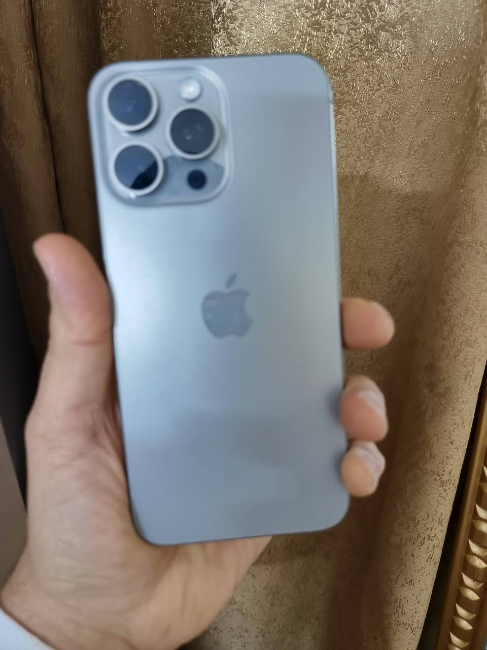 السلام عليكم عندي ايفون ١٥برو ماكس مستعجل على بيع جهاز مال بيت كلش نضيف ذاكرة ٢٥٦ تك سيم كارت رايدة ٩٥٠ قفل ليريدة يخابر ***********بكاني  الشعله بطاريه ٨٧
