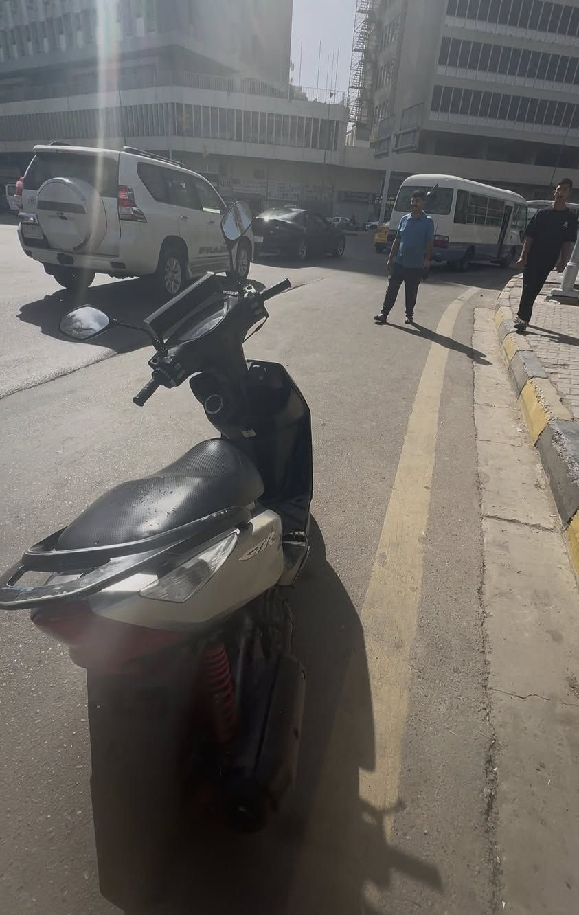 السلام عليكم من رخصة الادمن ثعلب للبيع اوراق حاوية بيها مو كلك دراجة شغالة شلعة ومعدل مكان بغداد اعظمية تواصل***********واتس ممتواجد فيس السعر450
