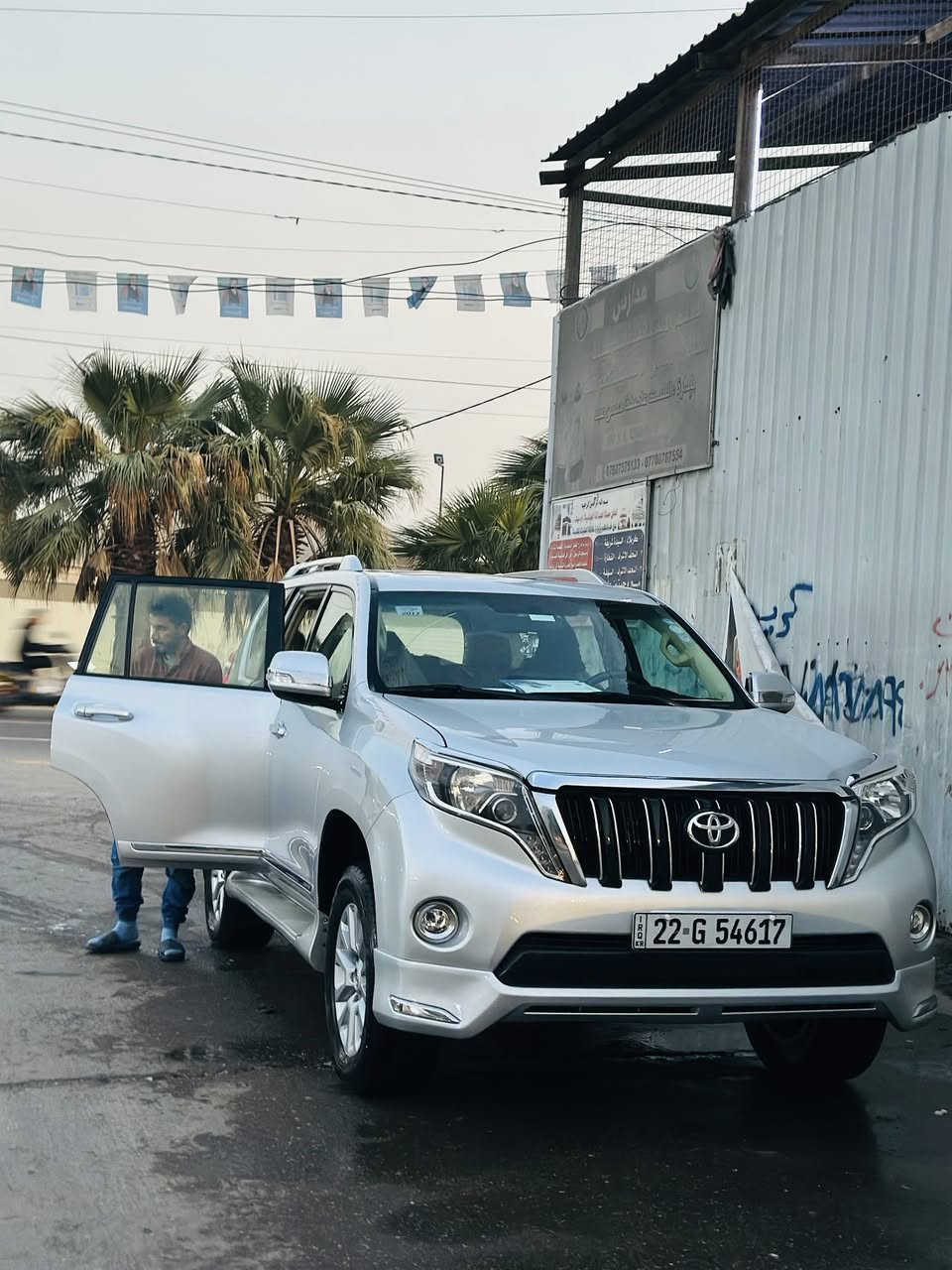 برادو 2017 txl
كفاله من صبغ والضربه والتبديل 
ماشيه (87).  الف جديده جداً 
حته كاعيات الشركه بعده بل نايلون ما مفتوحه
سياره عليه سيرفز كامل من منضومه الوقود الى الدهن 
الى الفلاتر 
سنويه وهزه جدد 
مواصفات :🏎️ 
‎1:فتحه سقف 
‎2: دبل تانكي 
‎3: بصمه 
‎4:ثلاجه
‎5: سبير تعليك
باقي المواصفات معروفه لل txl 
سعر السيار335$ ورقه بيه مجال بسيط  
مكان السياره بغداد البنوك 
للاستفسار :***********
