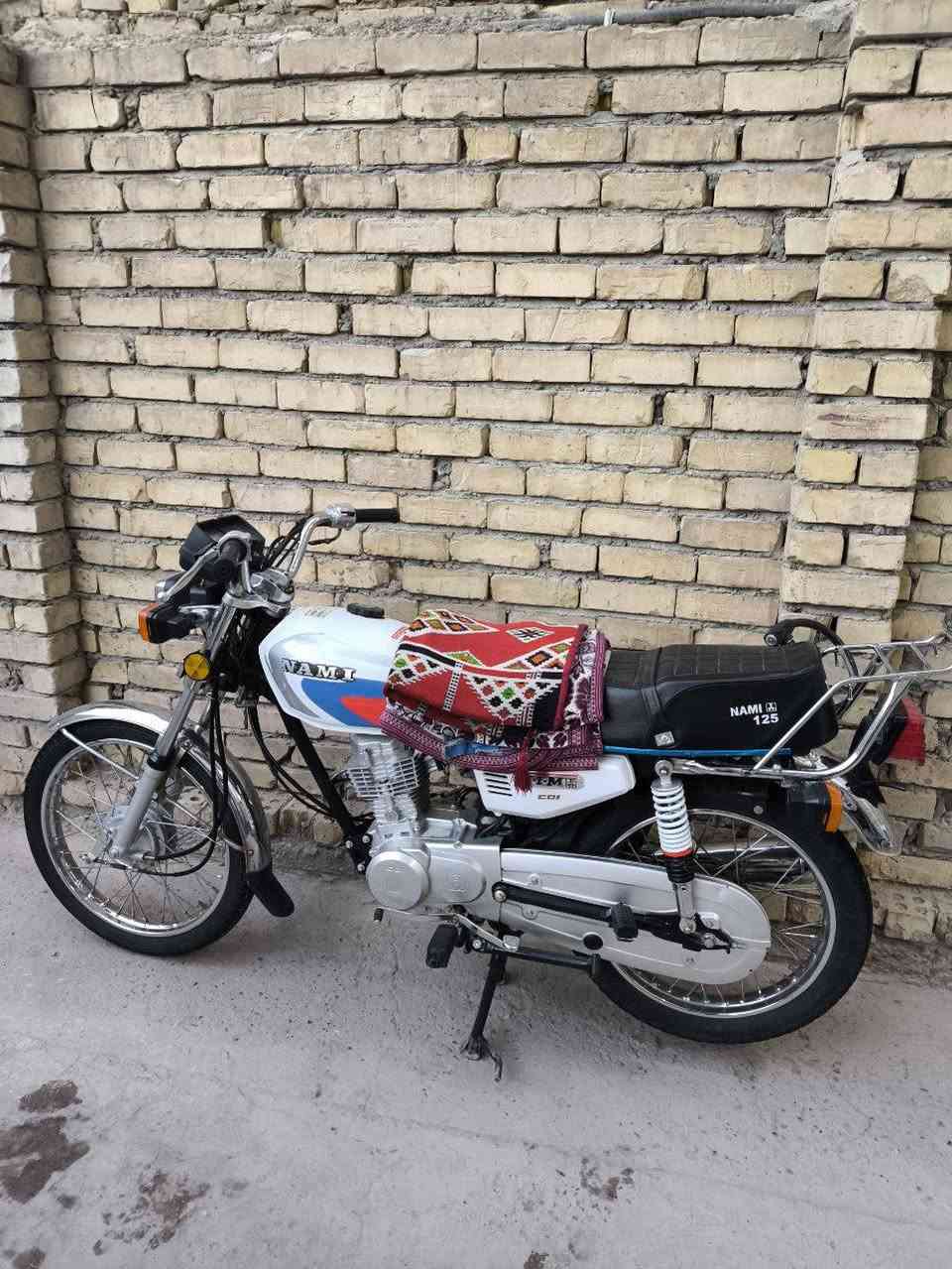 للبيع 700 وبيها مجال .
مكاني حله شارع 80 .
***********
