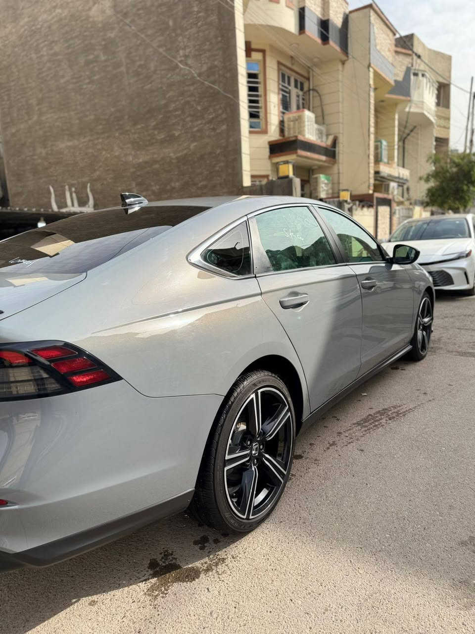 السلام عليكم
هوندا اكورد للبيع 
موديل 2024 
اللون سمنتي 
حادث السيارة كما موضح بالصور باب فقط ومعدل ومصبوغ ايرباك فقط البردة  بدون شواصي سيارة جديدة جدا 
مرقم بغداد باسمي 
ماشية 13.252 ميل 
مواصفات السيارة sport 
شاشة 
بصمة 
فتحة 
حساسات 
وضعيات قيادة 
الانارة داخلية وخارجية led 
ويل 19 
فول تحكم ستيرن 
وباقي موصفات السبورت 
السعر 224 
الاتصال ***********
***********
