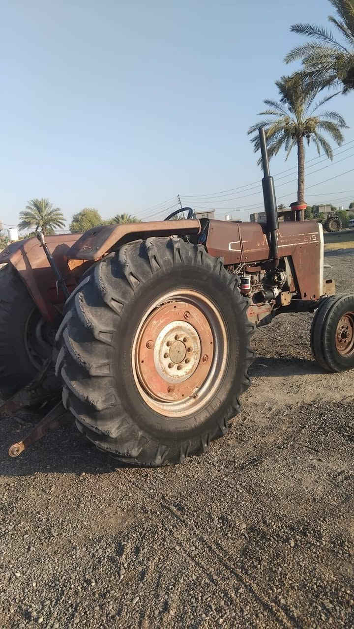 فوركسن ٢٧٥ ام اساعه موديل ١٩٨١ بغداد رقم وسنويه بدون تحويل استيرن باور معى معدات فدان تركي وخرماشه وديجر السعر١٣ مليون عنوان بغداد الرضوانيه رقم تلفون ***********
