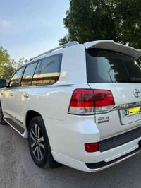 لاندكروز • ٢٠١٩ • ٨ سلندر