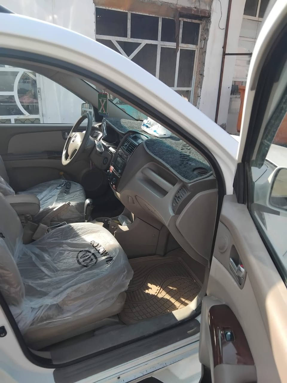 سبورتج 2010 بلاديه مكفوله من الصبغ والتبديل والكير والمحرك بشرط فيها بارد الجاملغ الايمن  كما موضح بالصوره السعر 120  العنوان بغداد التاجي  للستفسار اتصل ***********
