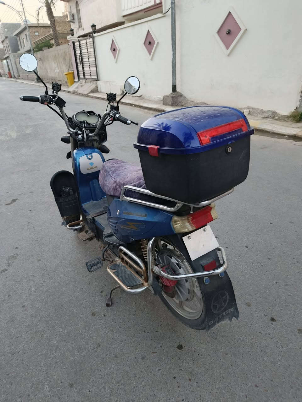 السلام عليكم
للبيع ماطور شحن هارلي 
خمس بطاريات على الفحص نضيفات حيل وما يصرفن 
بريك أمامي خلفي دبلات بي بروجكترات ثنين جدد بي صندوق كهربائيات كامله من كلشي و الدراجه حيل نضيفه وكامله من كلشي 
للبيع أو مراوس بجبلي 
‭***********‬
***********
