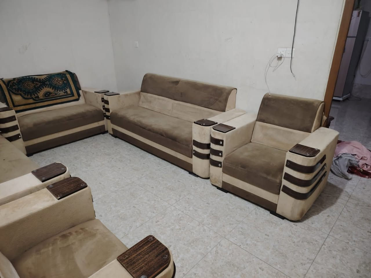 السلامو عليكم عندي هاذن القنفات للبيع السعر 125وبيه مجال***********
