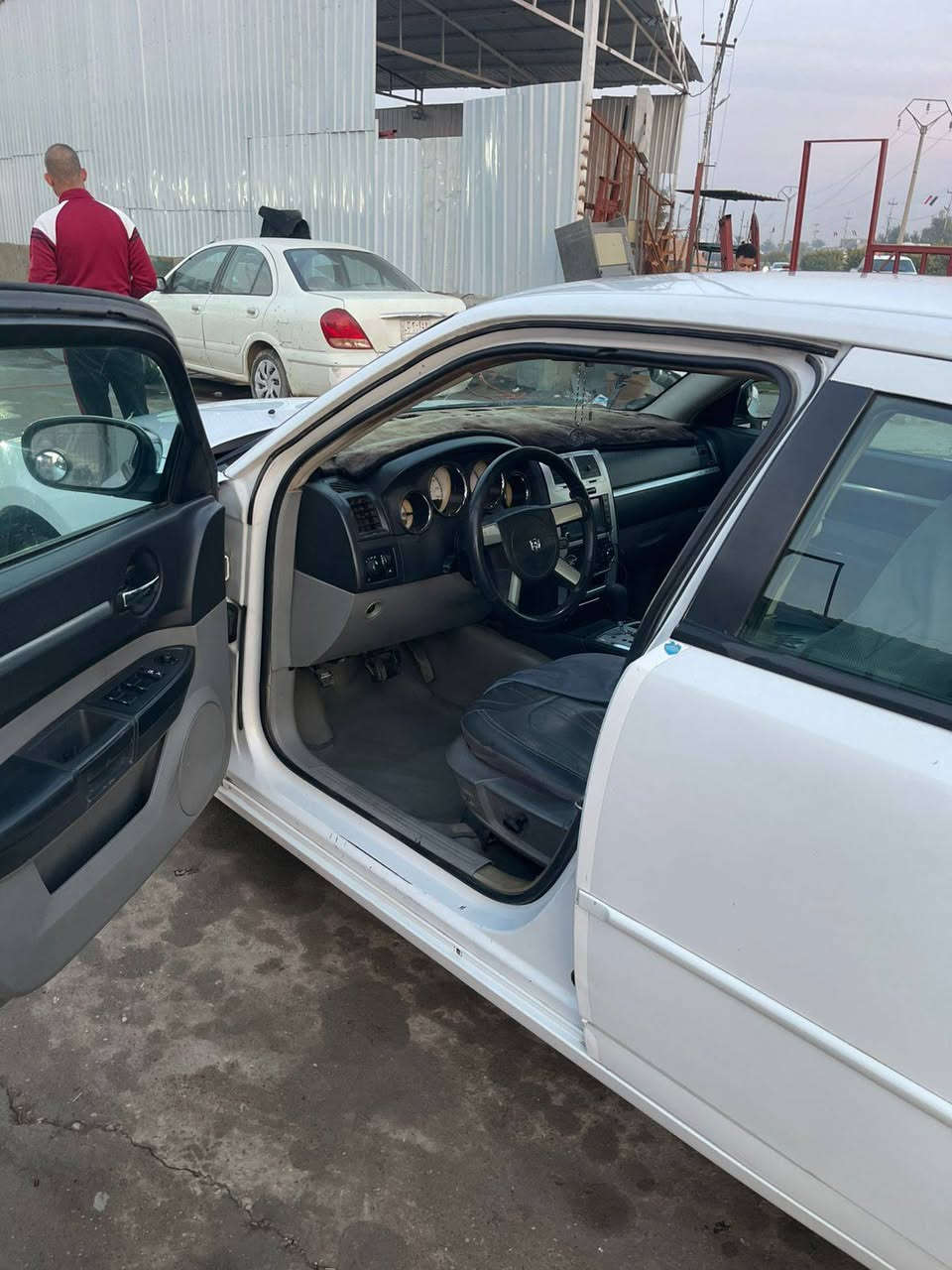 السلام عليكم ورحمة الله وبركاته جارجر اصل ٢٠١٠ للبيع فقط الستفسار على رقم التلفون *********** 
السعر ١٠٠ ...وبيه مجال العنوان بلد السيد محمد 
للبيع فقط بدون  مراوس
