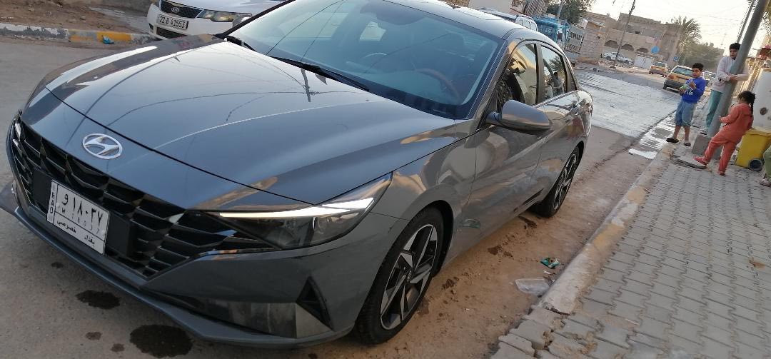 السلام عليكم النتره موديل ٢٠٢١ لمتدد مشروع وطني رقم بغداد مكينه ٢٠٠ دوش كيره مبدل جديد AT هواي بيها مواصفات فتحه بصمه رادار نقطه عمياء لايت ٣ عدسات زنون فتحه معروفه  مواصفات الفول حادثه بنيد وجامغ فقط 
كلشي واضح بلمنشور 
*********** اتصال  و  اتساب العنوان ديوانيه
