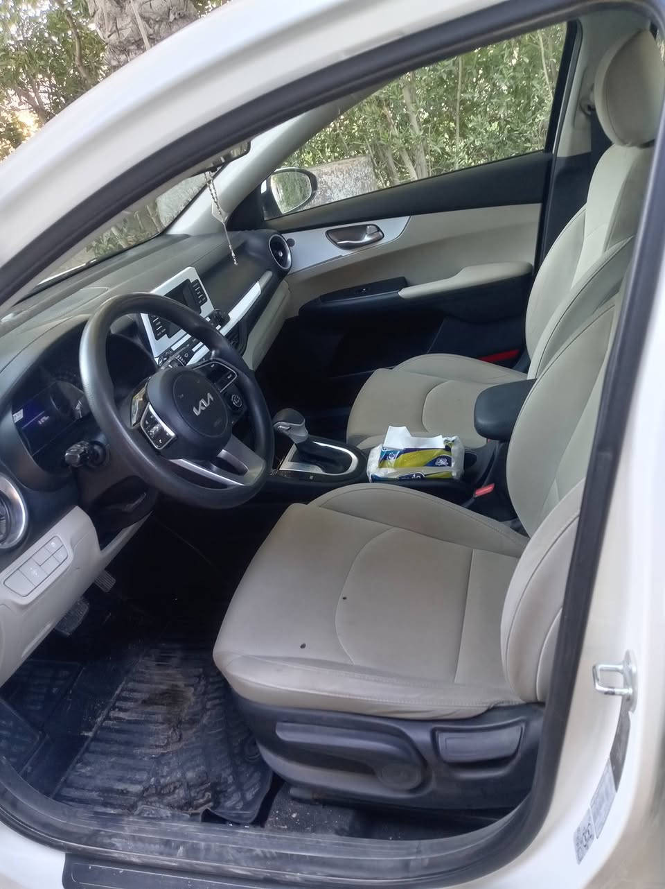 السلام عليكم
سيارة سيراتو موديل ٢٠٢٤ للبيع 
ماشية ٣٠
مكفولة كفالة عامة
محرك ٢٠٠٠
فتحة سقف
رقم بغداد
السيارة بأسمي تحويل ثاني يوم
العنوان مكان السيارة بغداد الكرخ
للأستفسار الإتصال بالرقم ***********
