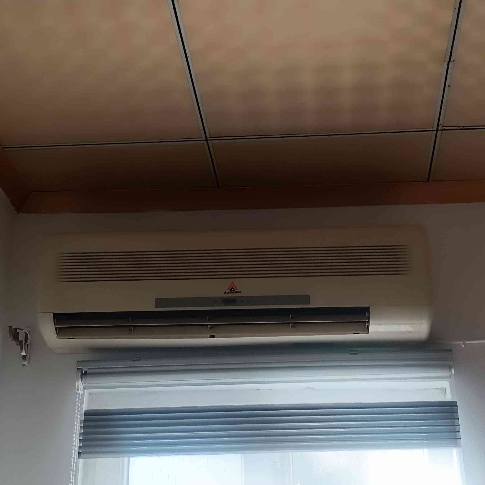 سبلت الحافظ عاطل طنين وسدس للبيع المكان الموصل الايمن للتواصل ***********
