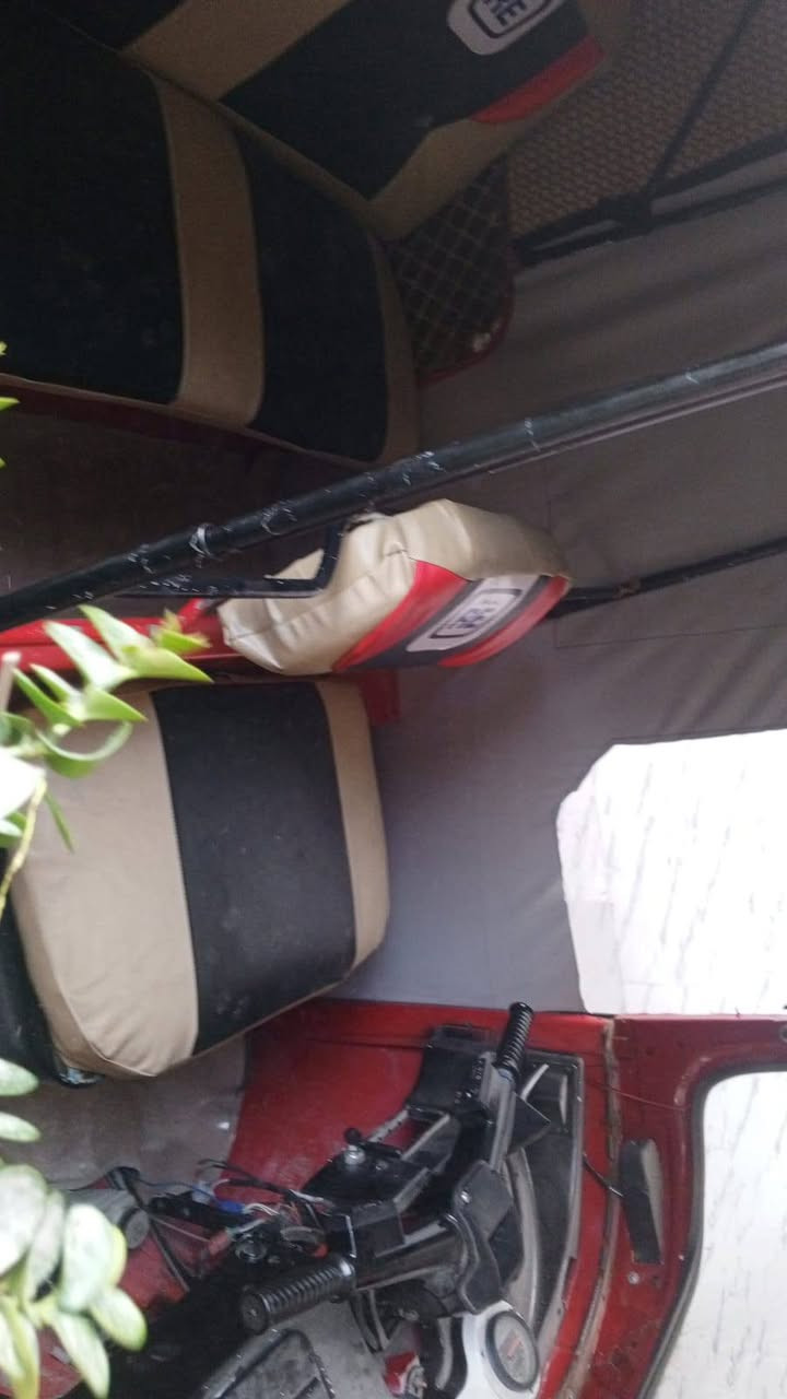 السلام عليكم تكتك للبيع زيل محركها باجاج وغراضهه كله باجاج اوراق السعر ثنين ونص***********
