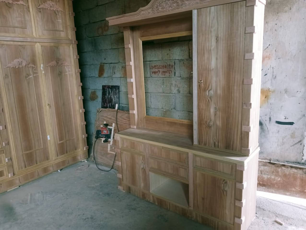 مستعدون لتجهيز المعارض بغرف النوع حسب الطلب 
جمله مفرد
صاج ٥ملم وداخل ٤ملم 
نقش زان ارضيه بلوك صاج ١٦ملم 
مجرات بورد سجج تركي زاويه كنتوريه قفايص ***********
