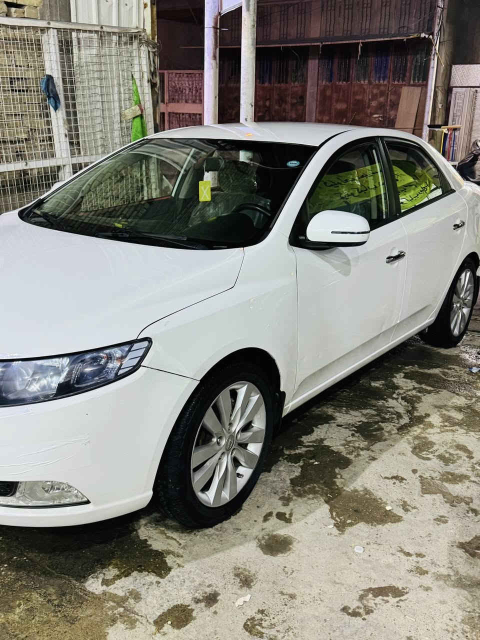 للبيع كيا سيراتو 2013 خليجي محرك 1600 دوش  باسمي تحويل مباشر بيها فقط ربع باب خلفي صبغ بدون دواخل  ماشيه 200 مكانها بغداد 
للتواصل ***********
