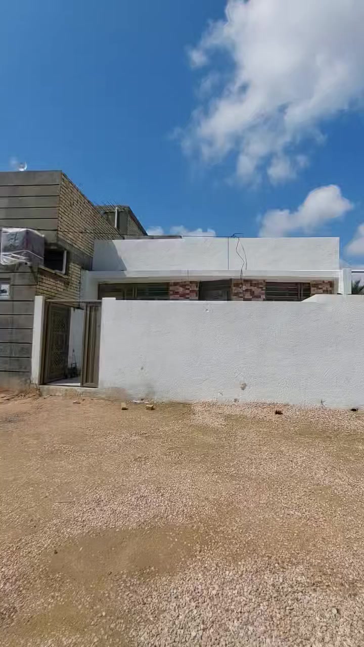 سلام عليكم 

البيع او مراوس اب سياره حسب القناعه 

درار سكن البيع المساحه ١٠٠ متر طابق واحد 

عنوانه كربلاء شارع البوبيات عمود ١٠٨ 

نوع العقار طابو زراعي سند ٢٥ قرار محكمه 

يتوفر جميع الخدمات ماعده التبليط شارع عرض ٦ متر 

يبعد عن الامام الحسين ع ٤ كيلو 

سعر ٥٥ مليون 

الاستفسار الاتصال على الارقام التاليه 

***********

***********
