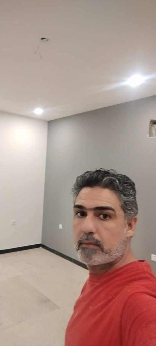 أشتغل صباغ بيوت تصليح بياض صبغ وجهات بنايات عاليه تغليف وراق جدران طلس ستان شغل مرتب ونضيف من @بغداد***********
