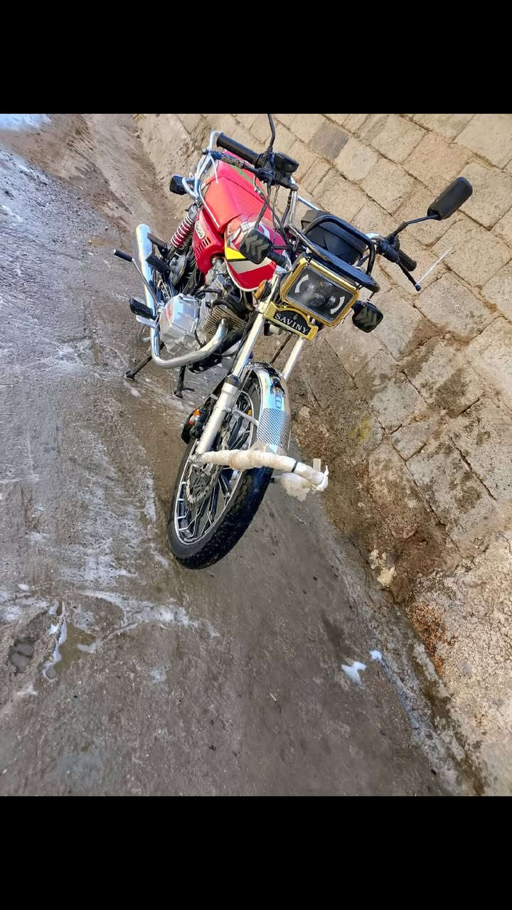 السلام عليكم دراجه للبيع نظيفه كلش ما بيها على وضع الشركه اوراق ومنفيه كامله دراجهه دراجه جاهزه حلوه نظيفه ناعمه ما بيها اي صوت استفسار على هذا الرقم***********88 السعر 800 وبها مجال دراجه حيل نظيفه
