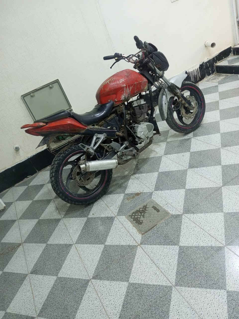 سلام عليكم دراجه شكل بطح تخم تاير كهربائيات كله شغاله نقص جوزه محرك 200 خير من الله ناعمه صالنصه رياضي سعره 125 وبيه مجال قليل مكاني ديالى تقاطع القدس ***********
