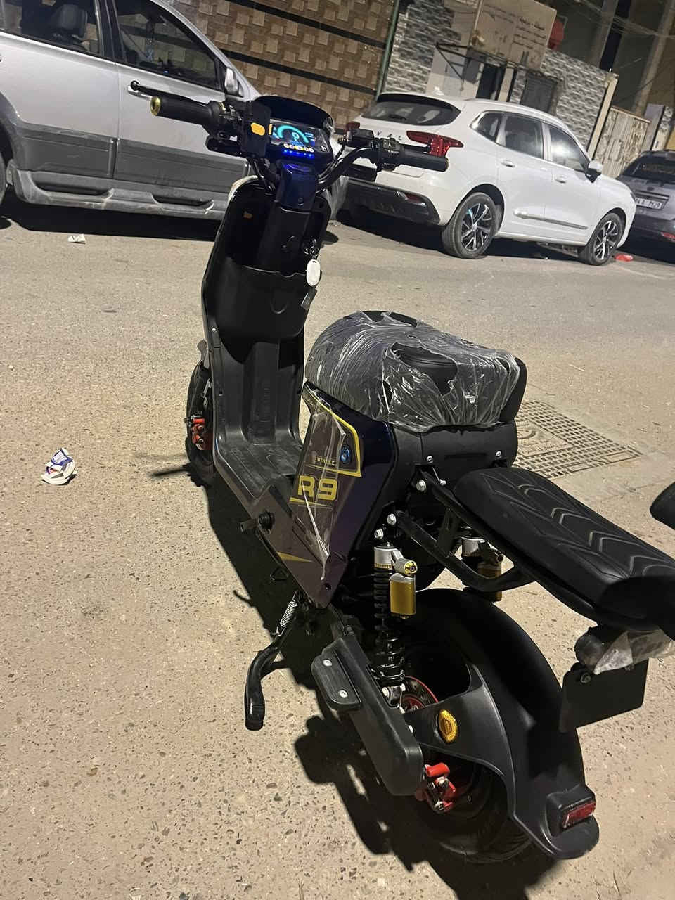 السلام عليكم دراجه r9 موديل 26 جديده حته وصلها موجود ما ماشيه هواي كامله  ما بيها نقص رايدها 475 وبيها مجال مكاني بصره قبله ***********
