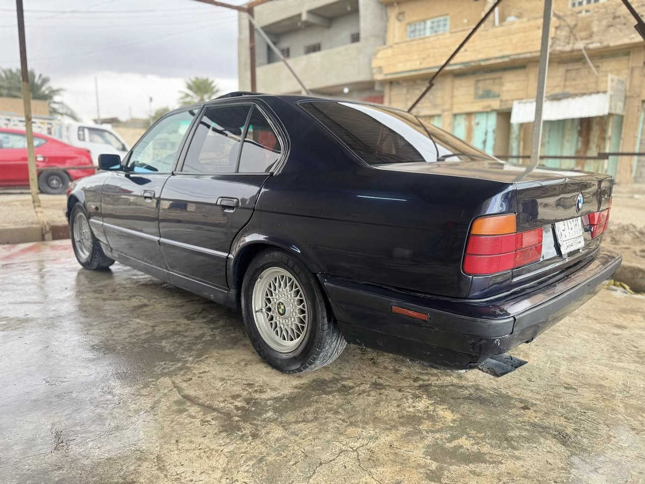 بيم 525
محرك كبس مسكر شرط لاصرف ولا بخار
كير شرط اوتو
كهربائيات كلها شغاله
فتحه بل سقف
جام كهرباء اربع 
بجم عريض 
ويل خليه وتخم تاير جيتي الاصلي 
مصبوغه الجماليه 
تريها ٢٠٠ شرط 
رقم بغداد 
***********  مكاني بيجي
