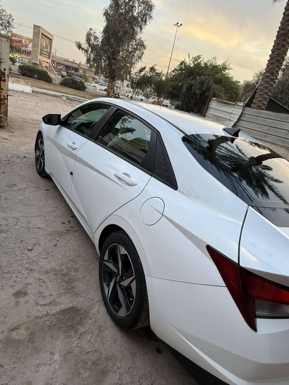 النترا 2023 واردامريكي
مواصفات فول فقط لدون بانوراما 
حساسات 
رادار 
حساسات مري 
مثبت سرعة 
مانع تزحلق 
 كشت تدفئة 
وبقية المواصفات 
حادثهة كلش بسيط 
السعر قفلها 165 
***********
