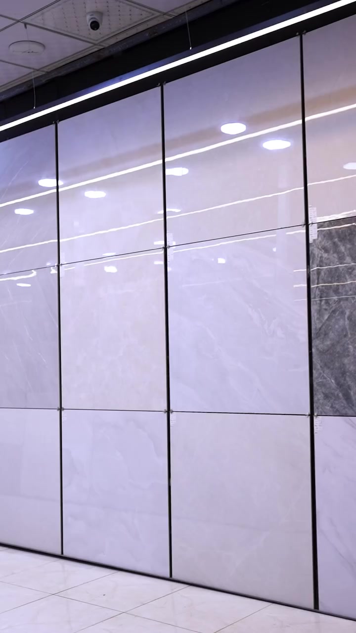 شلون تخلي بيتك يبين أكبر وأفخم ؟ 

وحدة من أهم القواعد بالتصميم هي اختيار قياسات الأرضية الكبيرة .
 بـ الهاشمي للسيراميك وفرنالكم بورسلين (1×1 متر) اللي يقلل الفواصل "القطوع" وينطي انطباع بالمساحة والترتيب.

مواصفاتنا ثابتة .. والدرجة أولى دائماً . 
إذا تبحث عن أرضية " تشتغل وياك " وتتحمل ، مكانك يمنا.

تفضلوا بزيارتنا وشوفوا التشكيلة الجديدة

📍 العنوان : كربلاء – شارع ميثم التمار 
كربلاء – طريق الحر / مقابل مستشفى الأورام 
كربلاء – طريق الحر / مقابل مطبعة كلكامش 
📞 للاستفسار والطلبات: *********** - ***********
