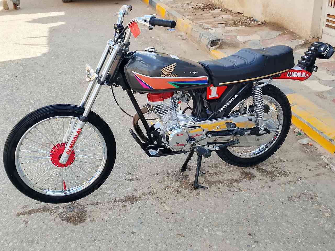 السلام عليكم شباب دراجه معمره سبعه بشهر رمضان  تعمير 2026 شاصي بارت 2014 نضيفه كلش وما مفتوح برقي بيهه وهذا رقمي ***********
