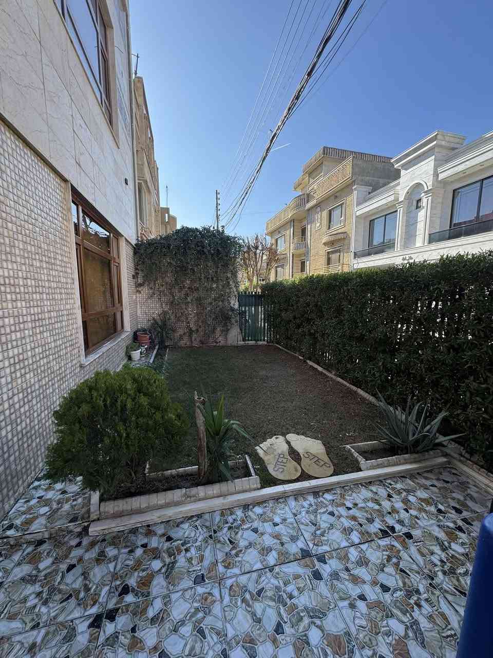 منزل‏￼ مساحة 120متر للبيع في حي #هفالان  ‏(مركز المدينة  اربيل) 
 خانوو بۆ فرۆشتن لەگەرەکی  #هەڤاڵان   
مساحة:- 120متر
  يتكون من :-
أستقبال 
 مطبخ 
هول
 صحيات 
4 غرف نوم
البيت #طابو يسجل بأسم اي شخص يحمل الجنسية العراقية 
‏📍موقع البيت:-هفالان قريب عل سايدين منارة 
  —————————————
‏ للاستفسار 
كورك ***********📞
اسيا ***********📞
—————————————
📍موقع عقارات جميل:- اربيل هفالان خلف مطعم باب الحارة 
 https://maps.google.com/?q=36.194012,44.049461
—————————————
