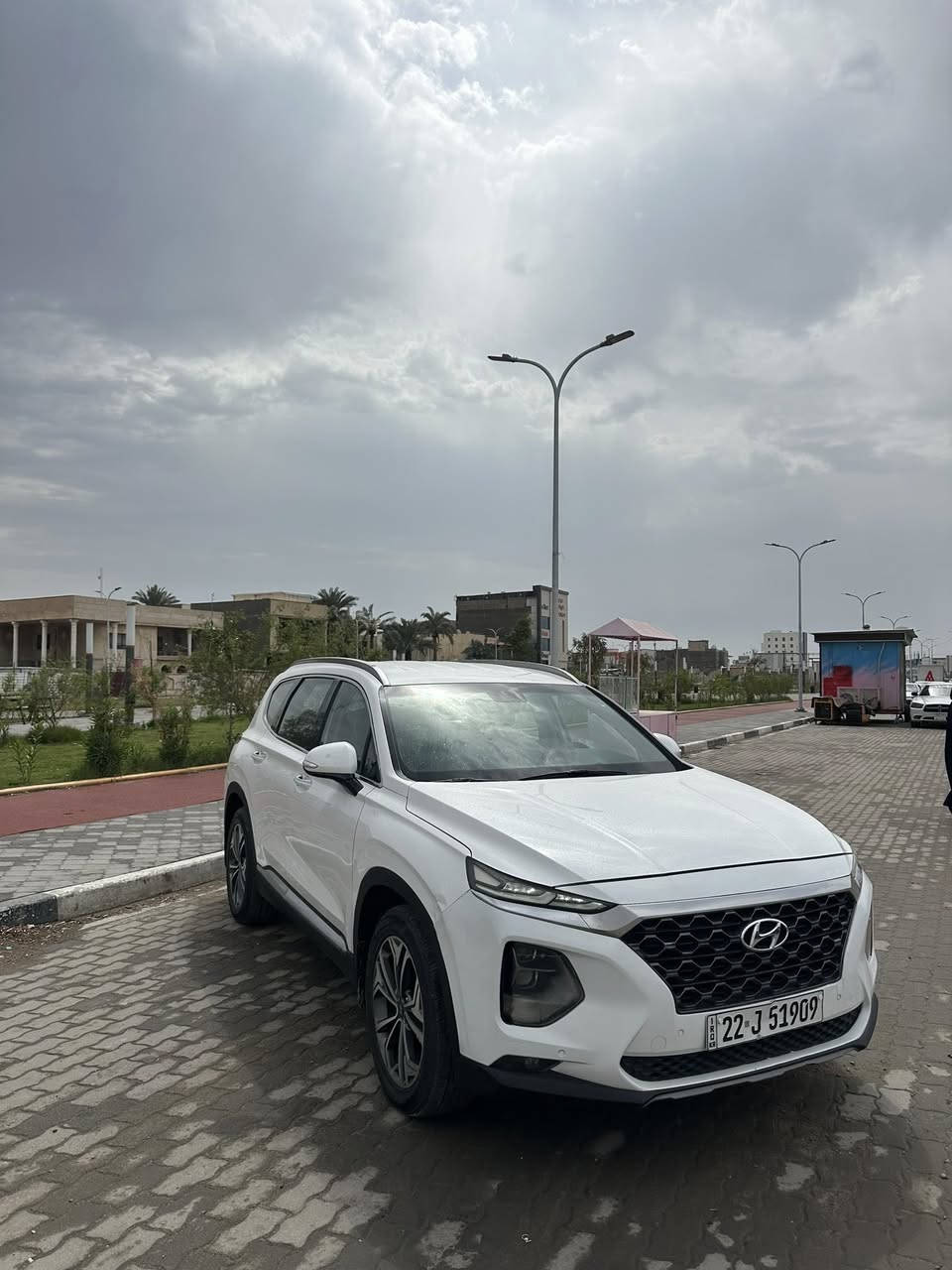 السلام عليكم 
هيونداي سنتافي خليجي ابيض رقم اربيل 
فول مواصفات نقص فتحه فقط .
مكينه اربعه سلندر 2400 دوش .
سياره جاهزه من كلشي مكينه كير حداده تبريد ما بيها نقص برغي .
ماشيه 95 km .
داخل لونين مميز +سبعه راكب تلث قطع تبريد .
بيها صبغ شي بسيط بقبق الصندوك يم الرقم . 
سعر ب198$ وبيها مجال 
عنوان البصرة المعقل 
***********
