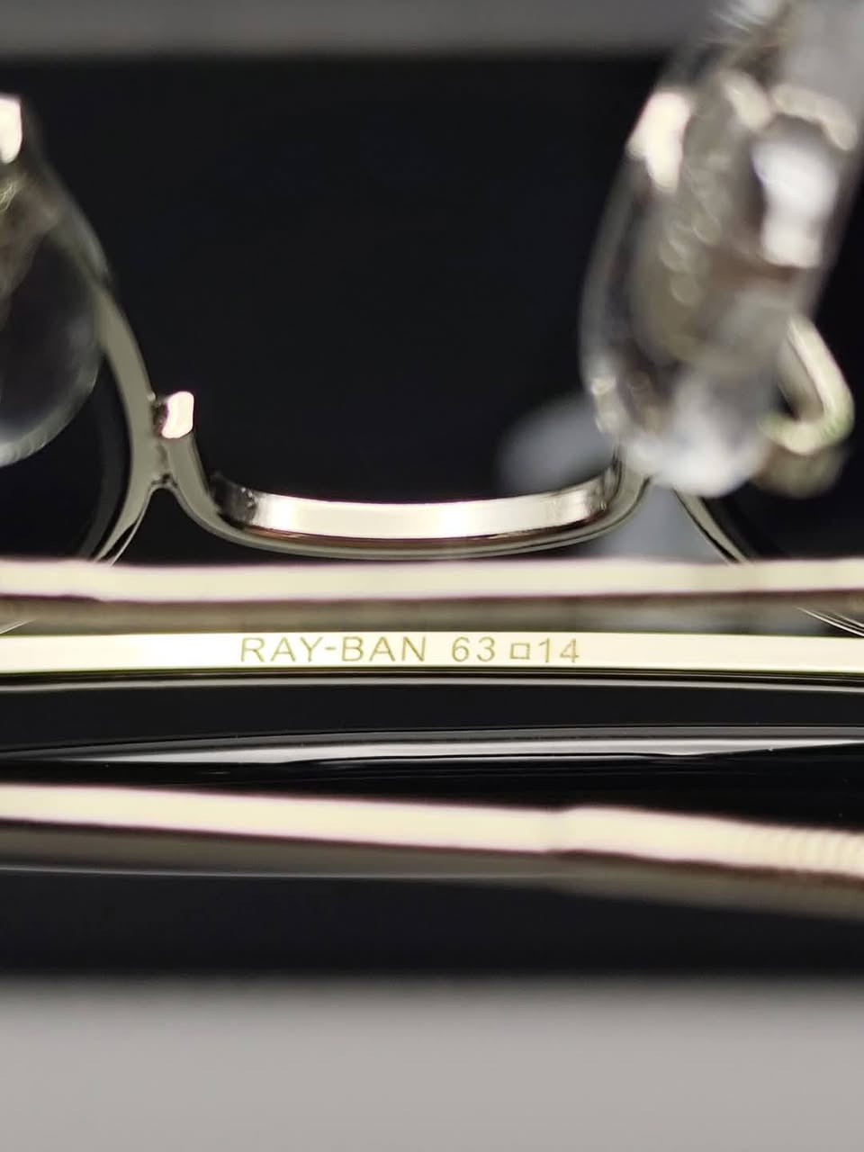 الأفخم والاندر والأقوى رايبان الشكل الكلاسك للطيارين

عدسه زجاج سميك لون زيتوني مميز
عدسه UV حمايه من الاشعات الضارة للعين
نهاية الذراع سبرنك حقيقي يلف خلف الاذن
لون البدن فضي
مختمه بل كامل بدن وعدسه
مخاد جلاتينيه مختمه
قياس 63
تأتي مع علبه حافظه للماركه كاملة المرفقات
كوالتي فول الفول (جدا عالي)

السعر 40 الف شامل أجور التوصيل لجميع محافظات العراق 

للحجز مراسلة الحساب ( ترسل رقمك وعنوانك الكامل)

اضغط لمتابعة الصفحه ليصلك كل ما هو جديد ومميز
من (انس براند للاناقه العامه) متجر الاقتناء والهدايا الفخمه


**إذا كنت صاحب هذا الإعلان وتريد حذفه لأي سبب، رجاءا أرسل رسالة إلى الدعم الفني**