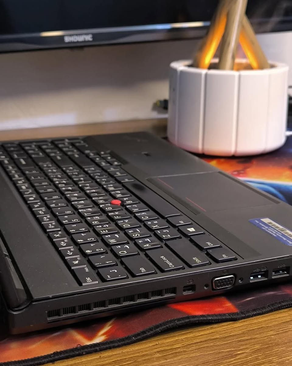 مهم
بعد ما الزبون صار يفهم ويريد لابتوب ليزري اصلي عربي انكليزي وشاشة

15.6 كيبورد كامل مع ارقام جانبية

وبعد ما قل العرض على هذا الموديل وفرناه الكم

لينوفو ثينك باد T540P

كوراي 5 الجيل الرابع

الرام 8GB

الهارد 256 نوع SSD السريع

كارت الشاشة داخلي 2 كيكا انتل HD

الشاشة حجم 15.6 بدقة عالية الوضوح HD

لوحة مفاتيح ليزر عربية-انجليزية أصلية

البطارية من ساعة الى 3 ساعات

تفعيل ويندوز 10 برو مجاني ضمان سنة على الويندوز

تفعيل برامج اوفيس مجاني

تعاريف وفورمات مجاني

مع شاحن Lenovo اصلي

وهدية حقيبة وماوس

كل هذا بسعر 225

الرقم *********** يوجد توصيل ✨
